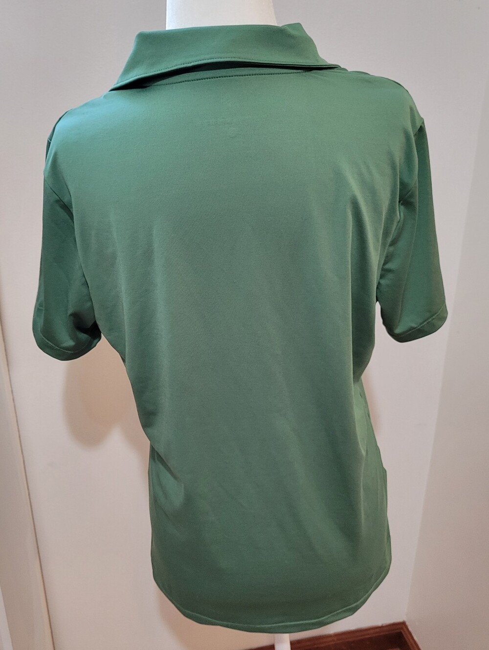 Tuckernuck Floral Green Short Sleeve Casual Athletic Nature Feminine Top Small - Picture 4 of 10